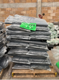 Bolsas negras en pallet